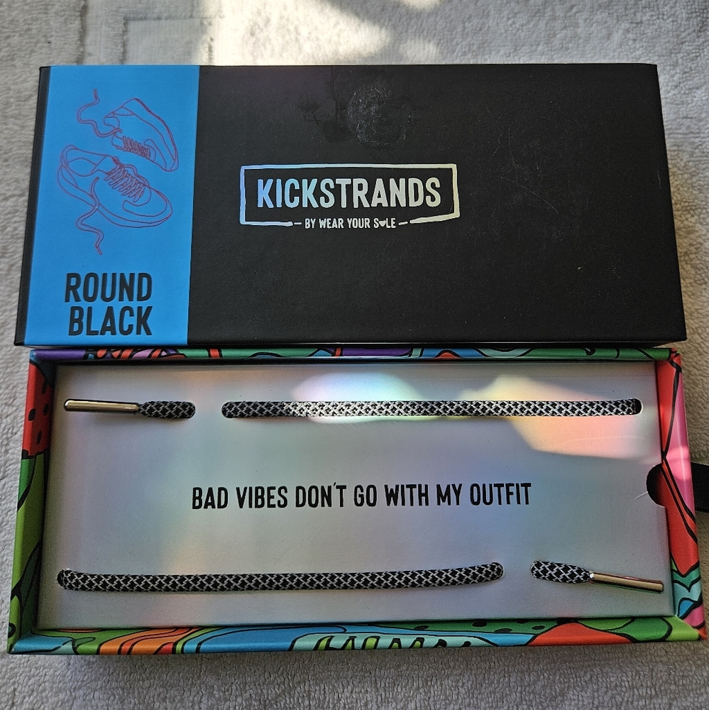 Kickstrands round black reflective shoelaces